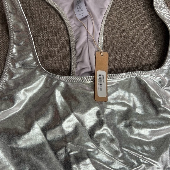 Skims Metallic Swim Cycle Suit - Picture 4 of 8
